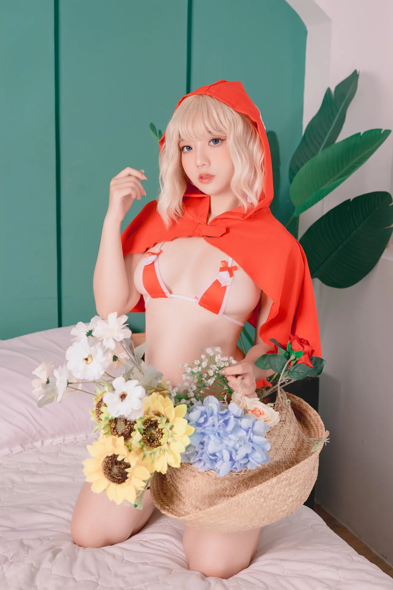 Messie Huang - Red Hood-erohere0.webp